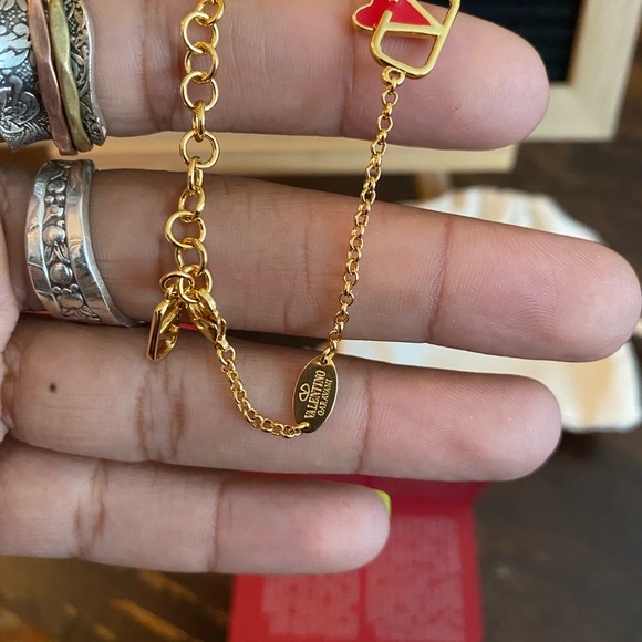 Valentino Garavani Volvo Signature Heart Bracelet - Picture 7 of 9